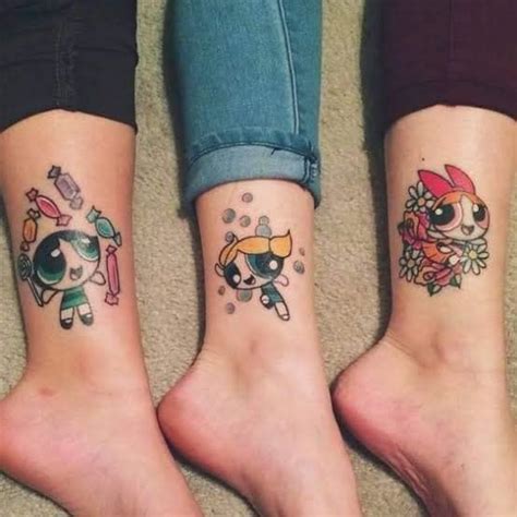 TATUAJES DE LAS CHICAS SUPERPODEROSAS。